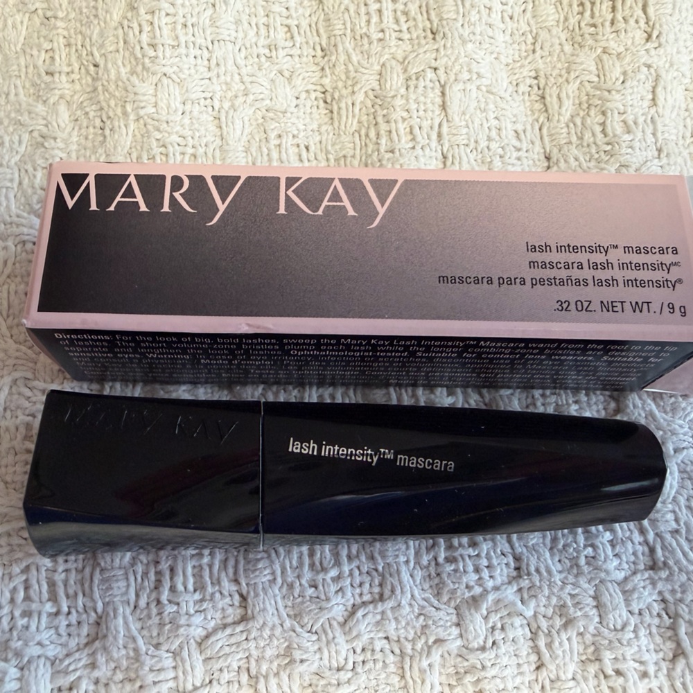 New in Box Mary Kay Lash Intensifying Mascara -‎ Black